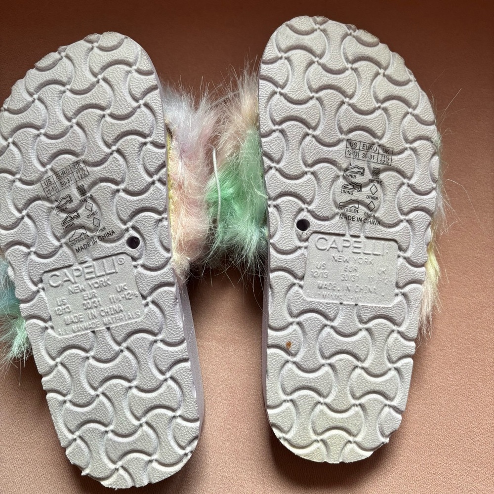 NWT Capelli New York Girls Multi Color Faux Fur Slide Rainbow Size 12-13 - Picture 3 of 3